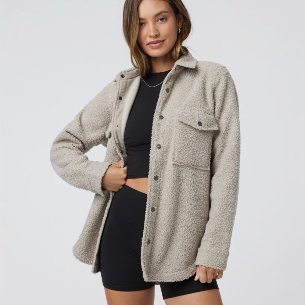 Vuori Woman’s Sycamore Shirt Jacket in Dark Salt Size Small